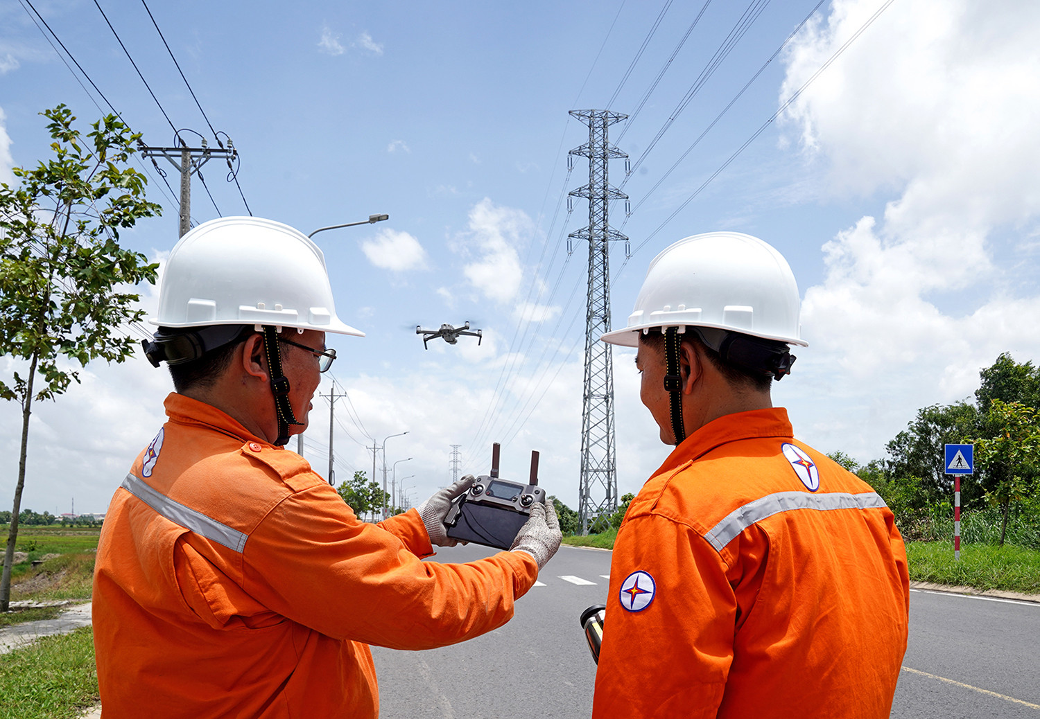 EVNSPC yêu cầu lãnh đạo ngành điện 8 tỉnh trực tiếp giải đáp thắc mắc cử tri