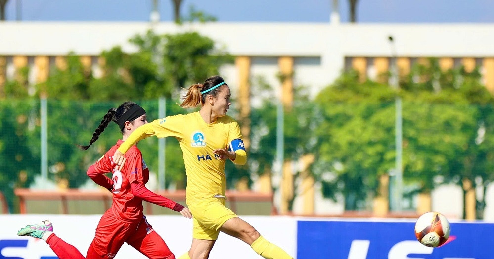 Hải Yến lập hat-trick, nữ Hà Nội tiếp tục bay cao
