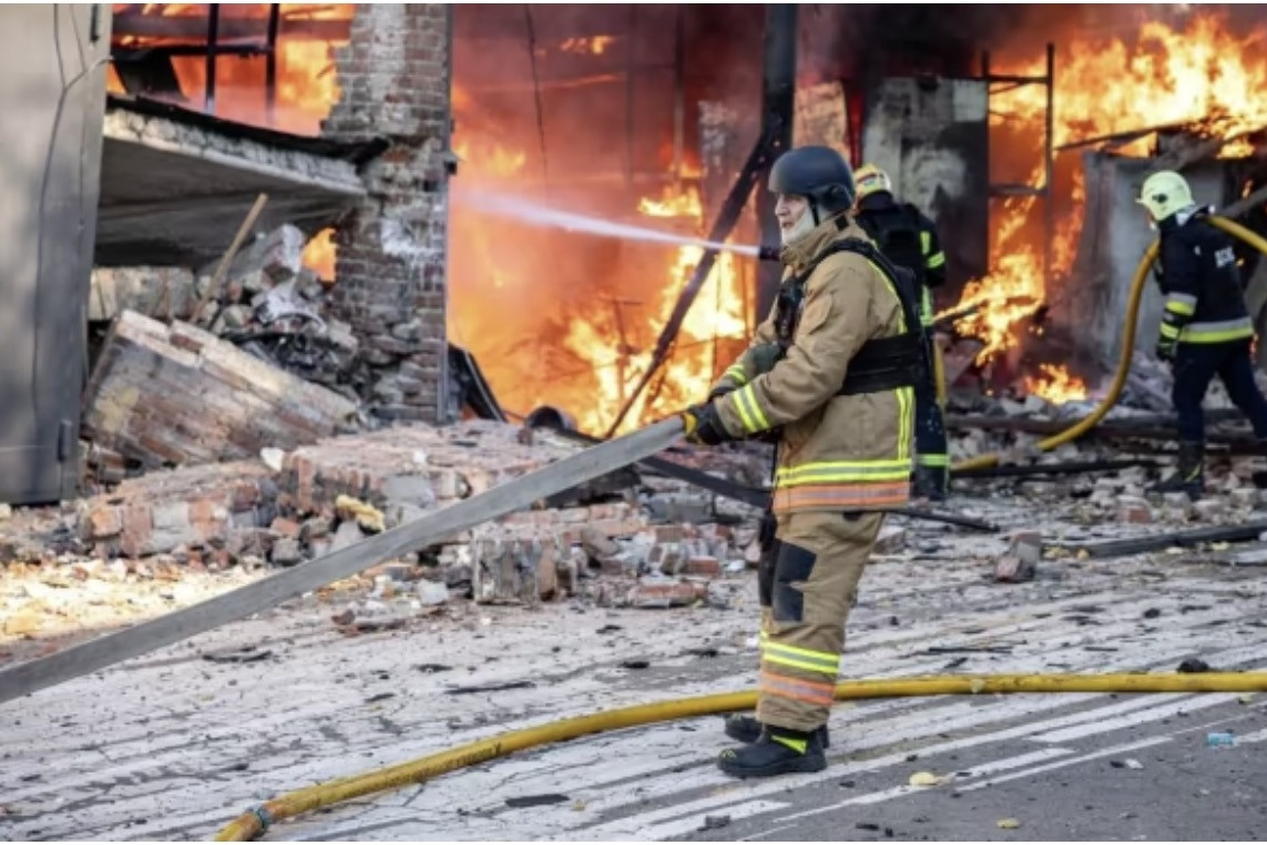 Nga không kích quy mô lớn ở Sumy, nhà máy điện hạt nhân Kursk bị tấn công