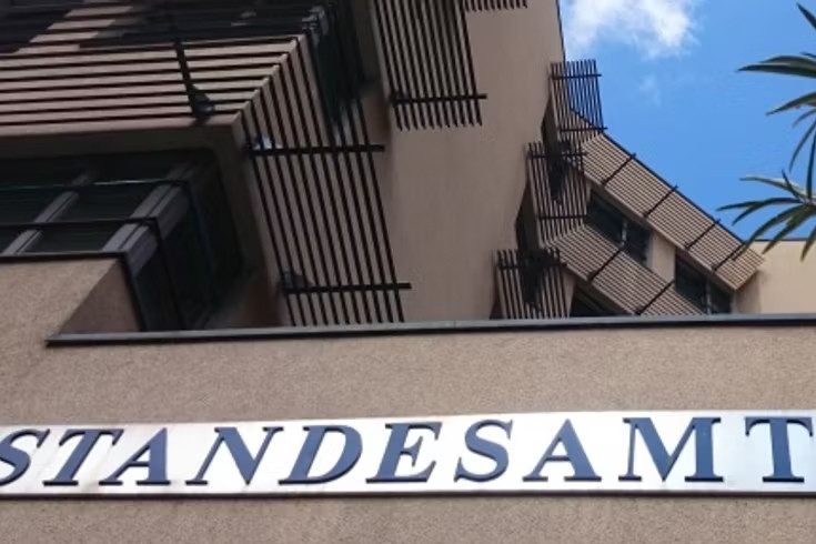 Quyền lực công chức hộ tịch cấp xã ở Đức: Con dấu riêng, chữ ký theo giấy tờ suốt đời