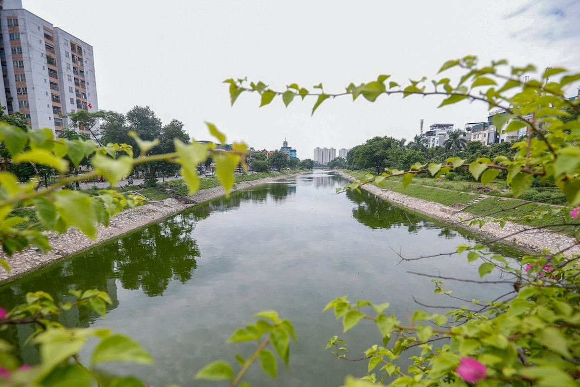 Sông Tô Lịch có đoạn nước chuyển màu đen: Trưởng BQL dự án lên tiếng