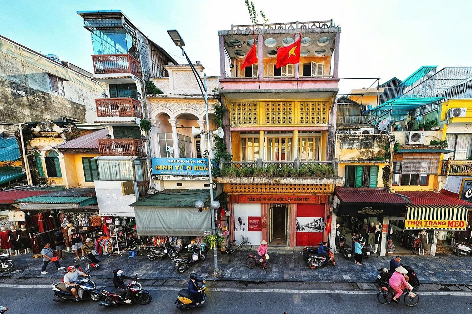 Tiểu thương chợ Đồng Xuân loay hoay kê khai hóa đơn điện tử