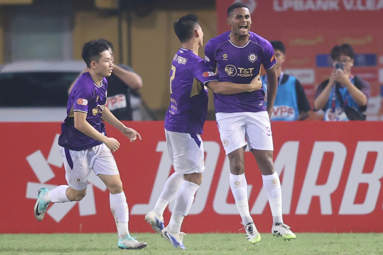 Hà Nội ngược dòng thắng nghẹt thở Thanh Hóa