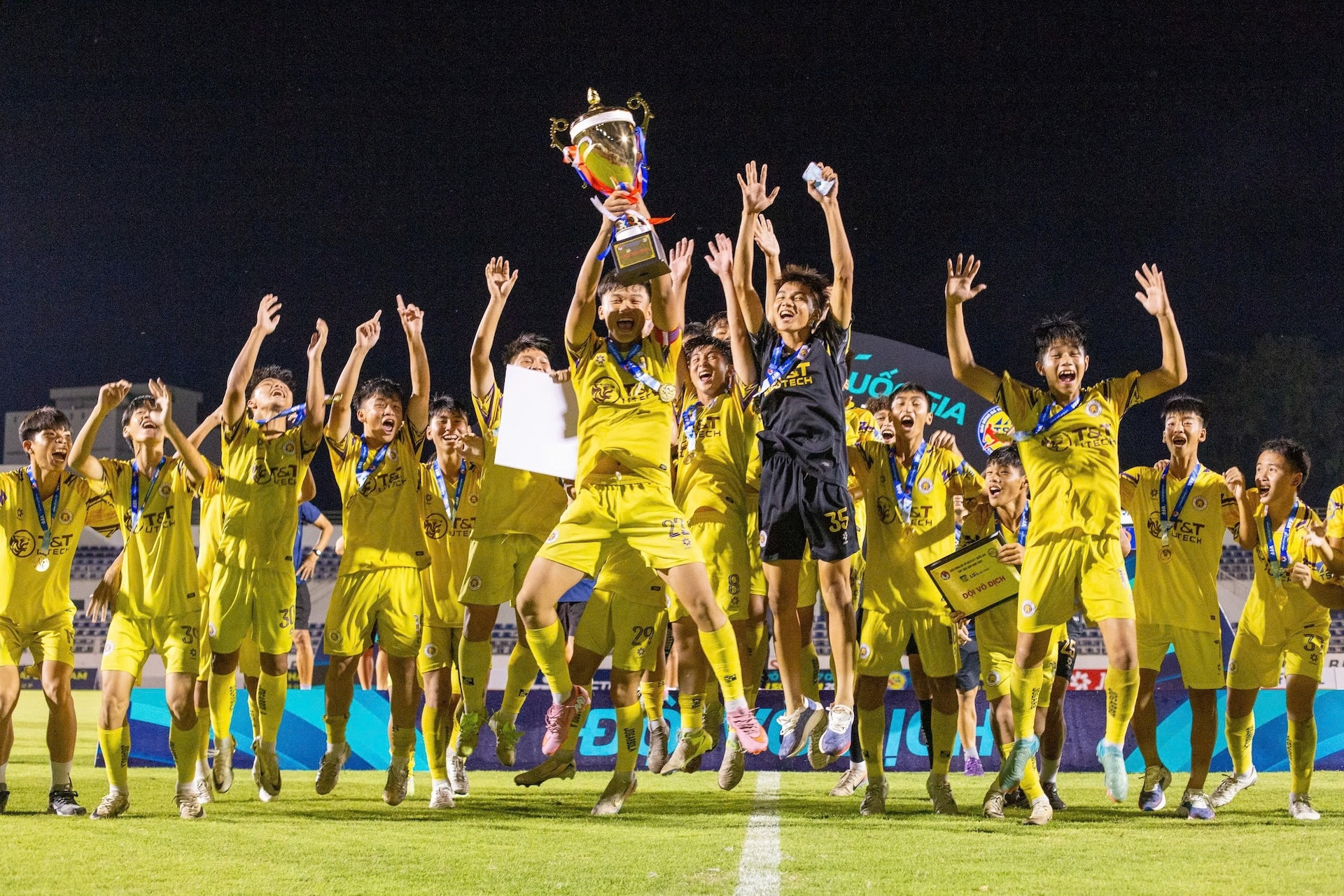 U17 Hà Nội bảo vệ thành công ngôi vô địch U17 Quốc gia