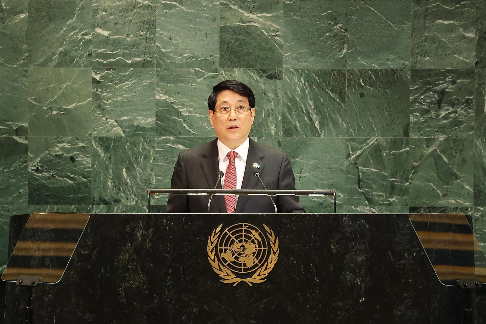 VNA 포털 국회의장 Luong Cuong이 유엔 기후변화협약 당사국총회 고위급 토론에서 연설하고 있습니다. 80 829281224 10 31 48.jpg