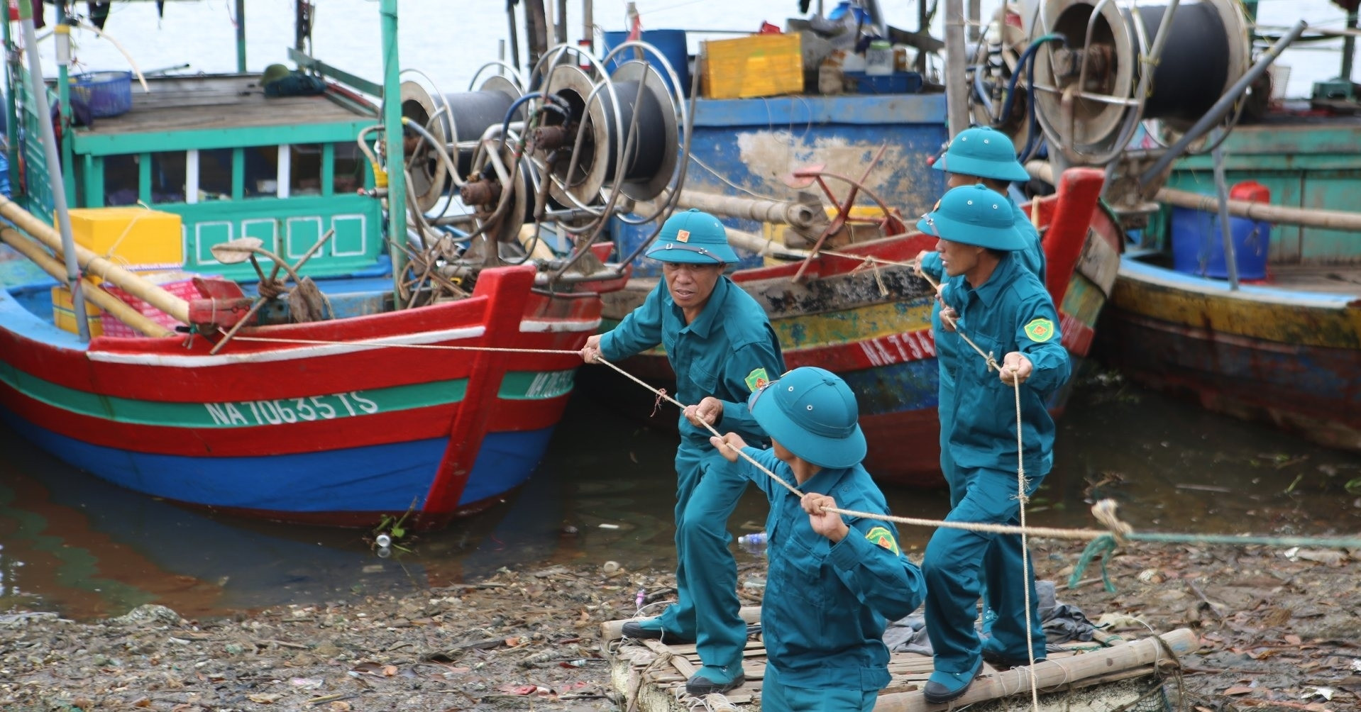 Bão số 10 Bualoi gây mưa xối xả, 3 tỉnh Nghệ An, Thanh Hoá, Hà Tĩnh cấm biển