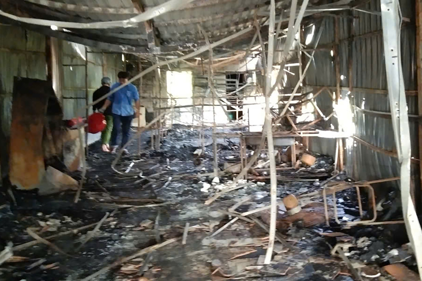 Cháy nhà có 4 người lúc 0h30, bé trai 9 tuổi tử vong