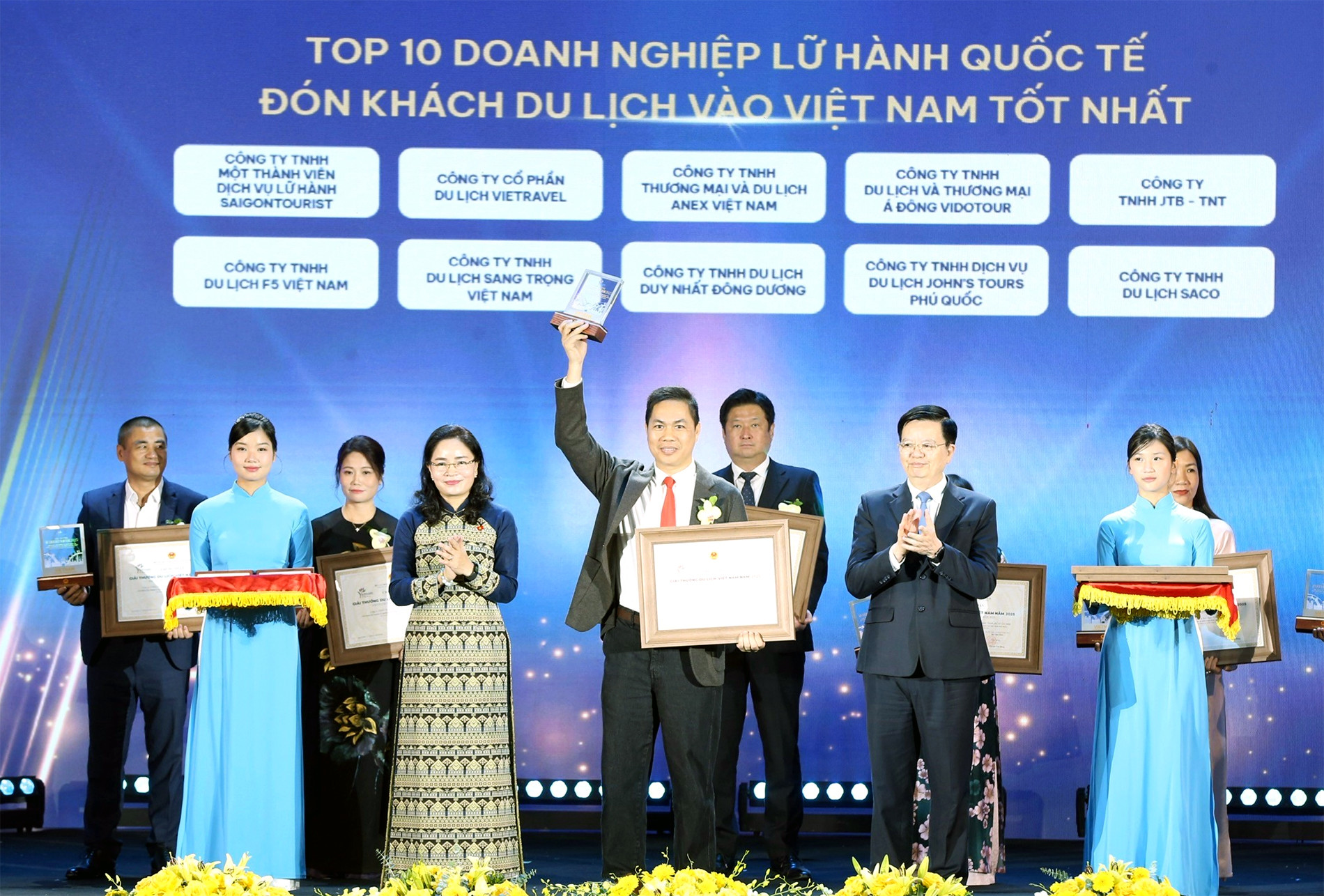 giai thuong du lich 1.jpg