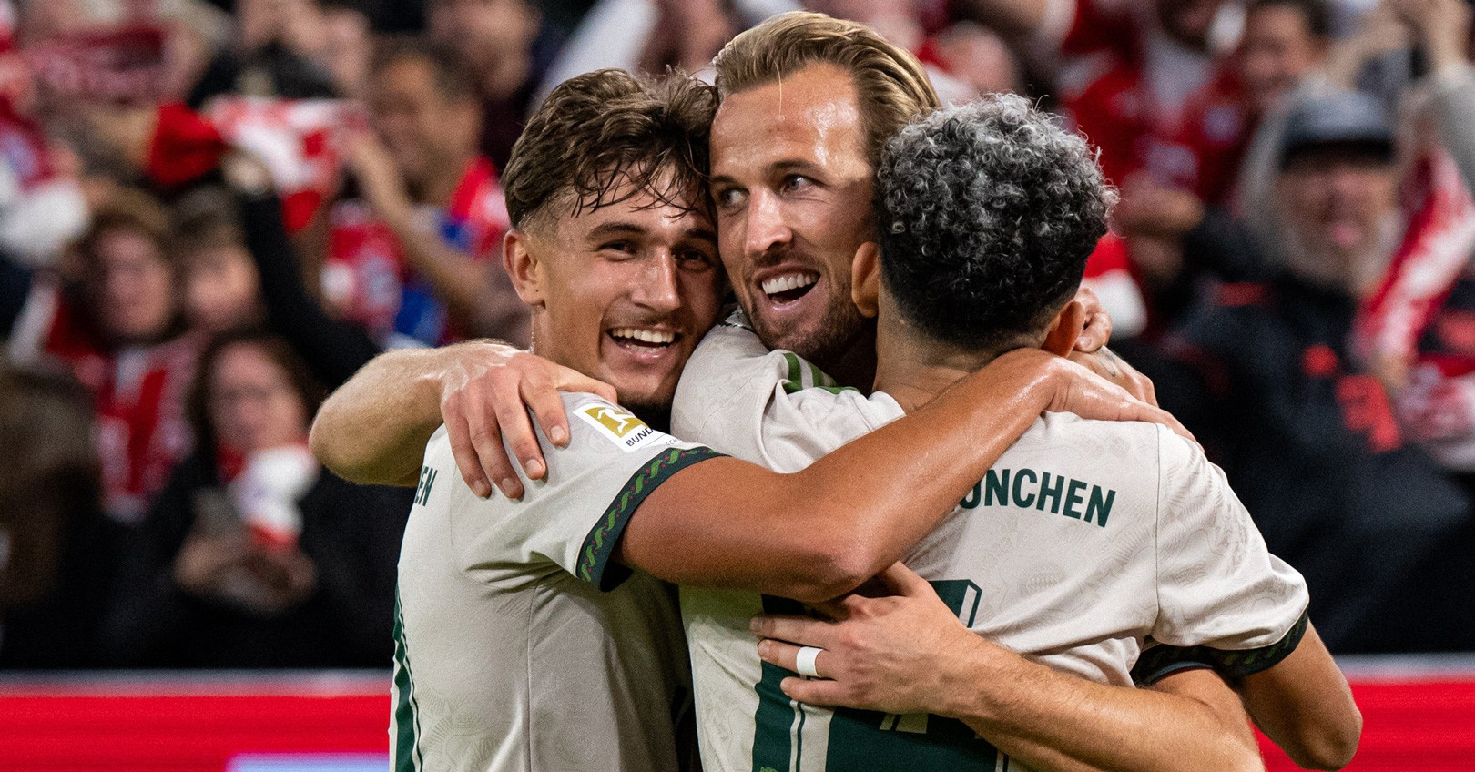 Harry Kane vượt Ronaldo, Bayern Munich thắng 4 sao