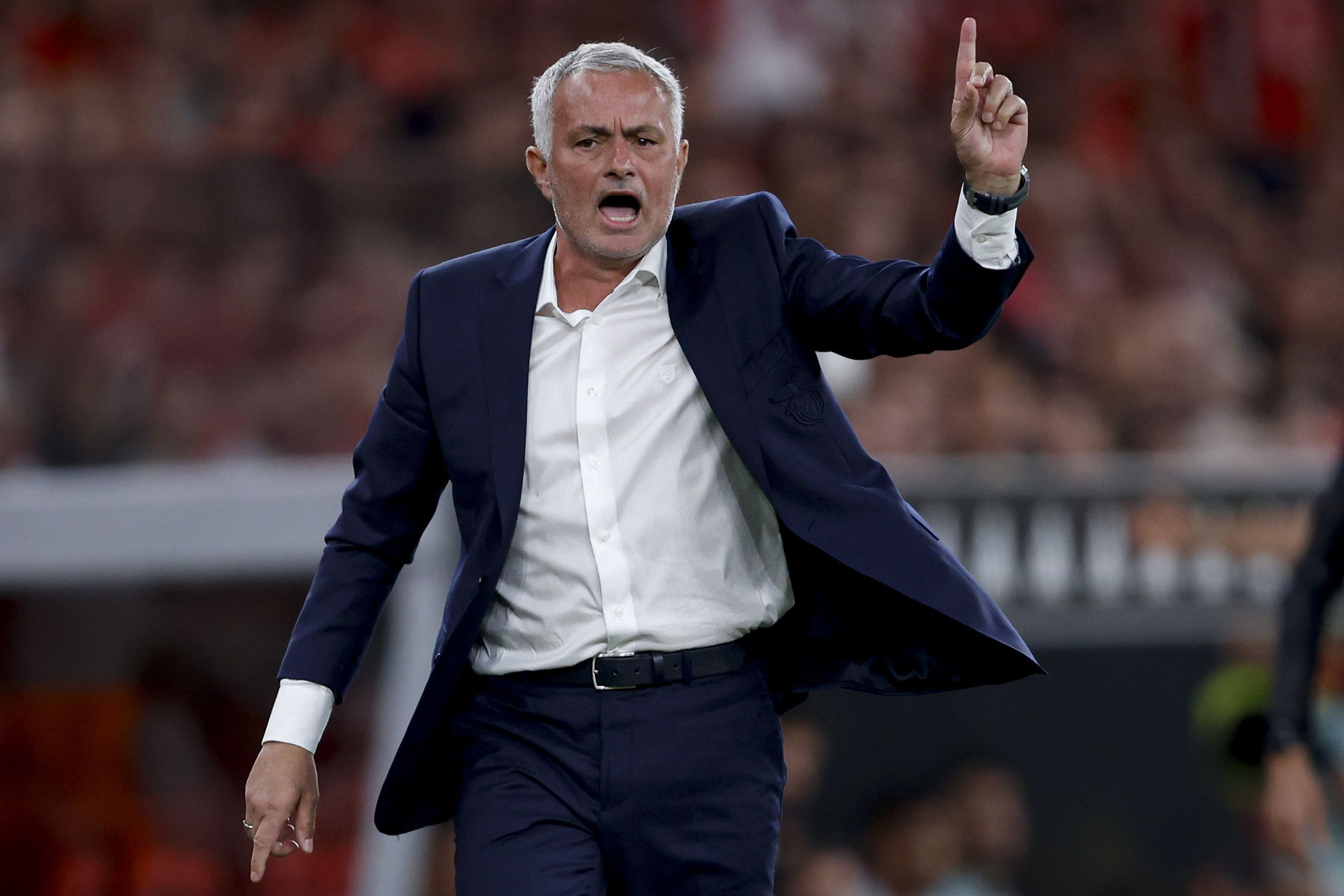 Mourinho giúp Benfica vượt qua ác mộng trên sân nhà