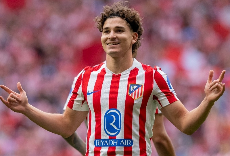 Julian Alvarez chói sáng, Atletico thắng Real Madrid kiểu ‘bàn tay nhỏ’