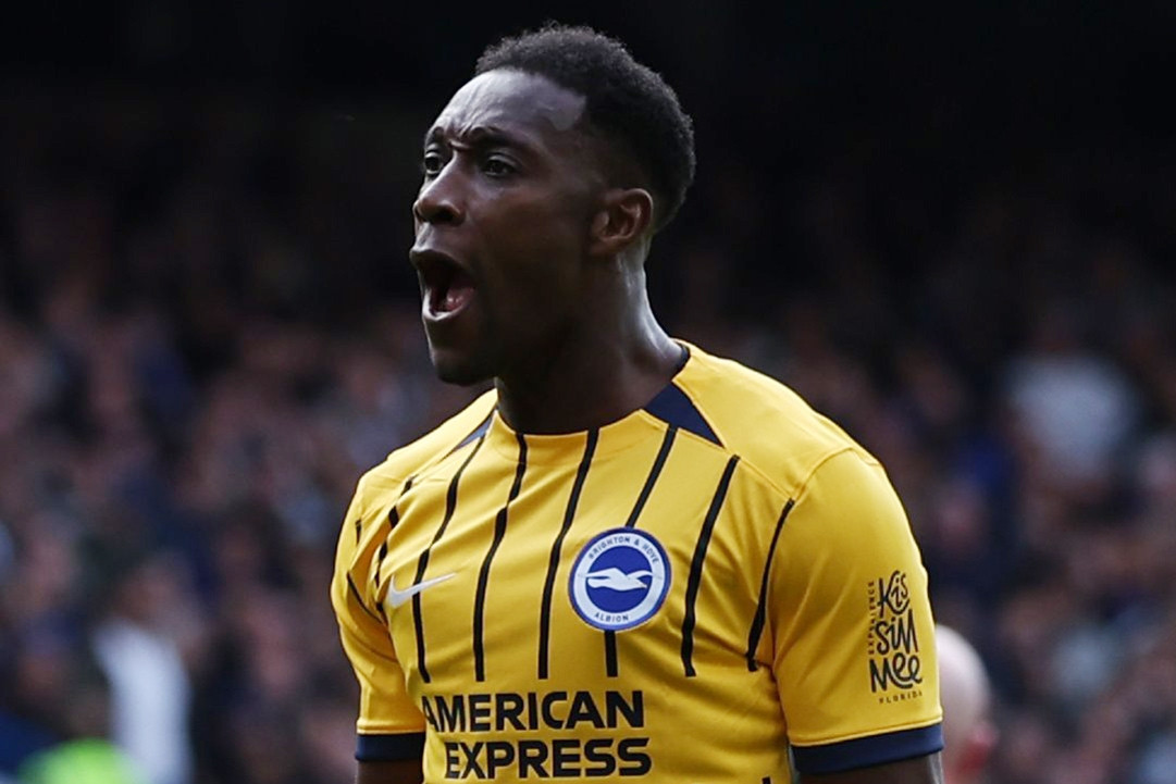 Welbeck lập cú đúp khiến Chelsea bẽ mặt