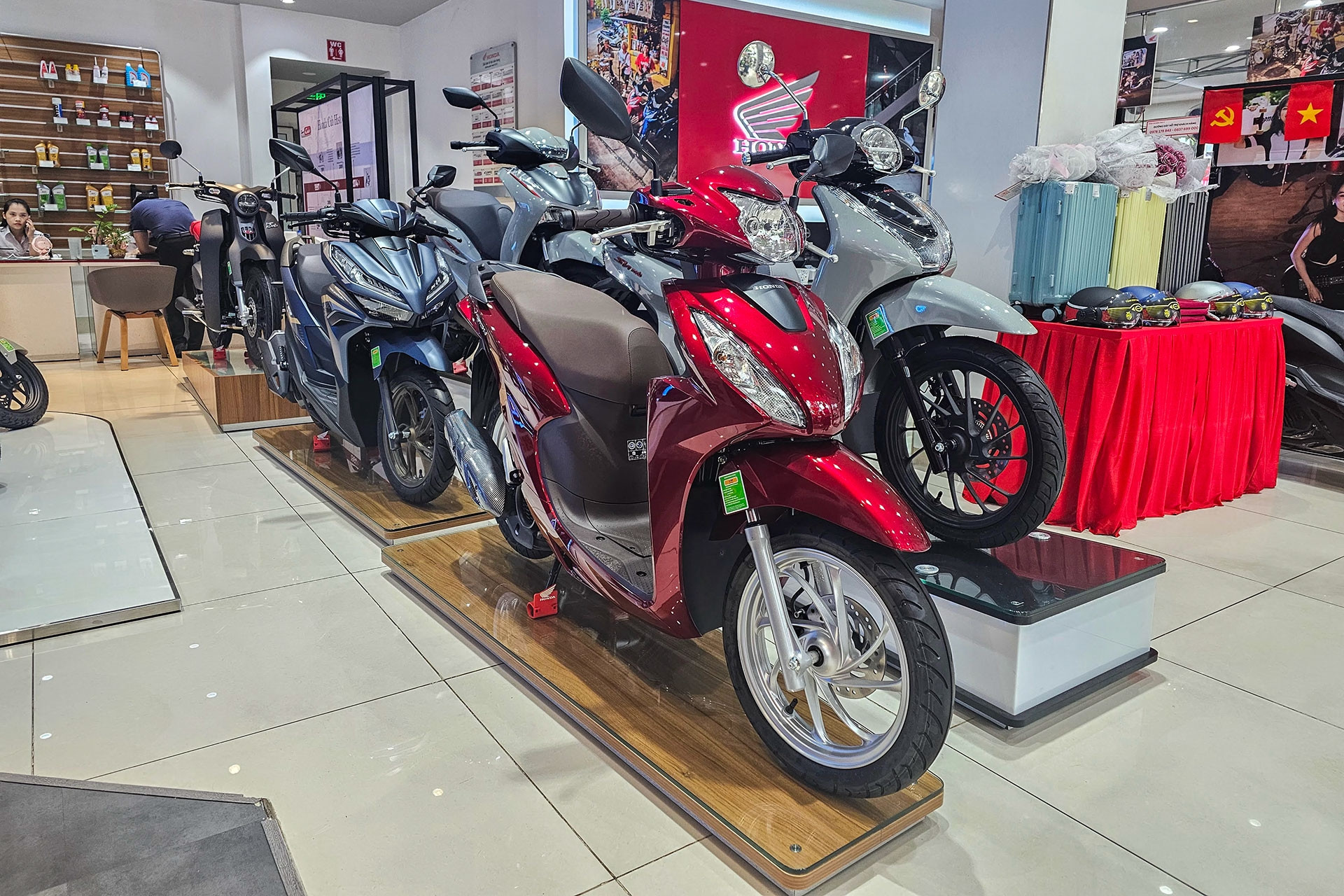 Xe máy điện bùng nổ, xe máy xăng bắt đầu sụt mạnh sau động thái của Hà Nội