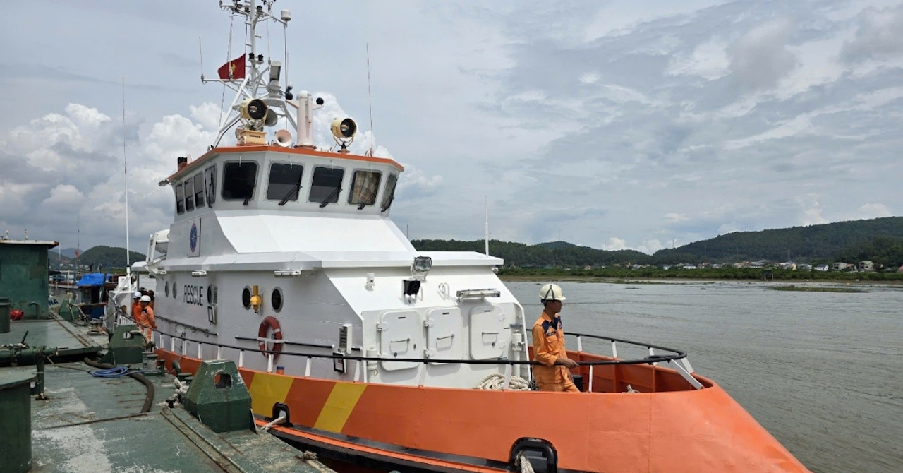 2 người mất tích, 42 chuyến bay phải hủy do bão số 10 Bualoi