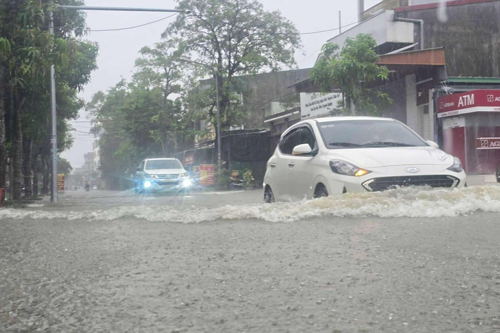 Dự báo thời tiết 28/9/2025: Thanh Hóa đến Quảng Trị mưa dữ dội, gió giật cấp 14