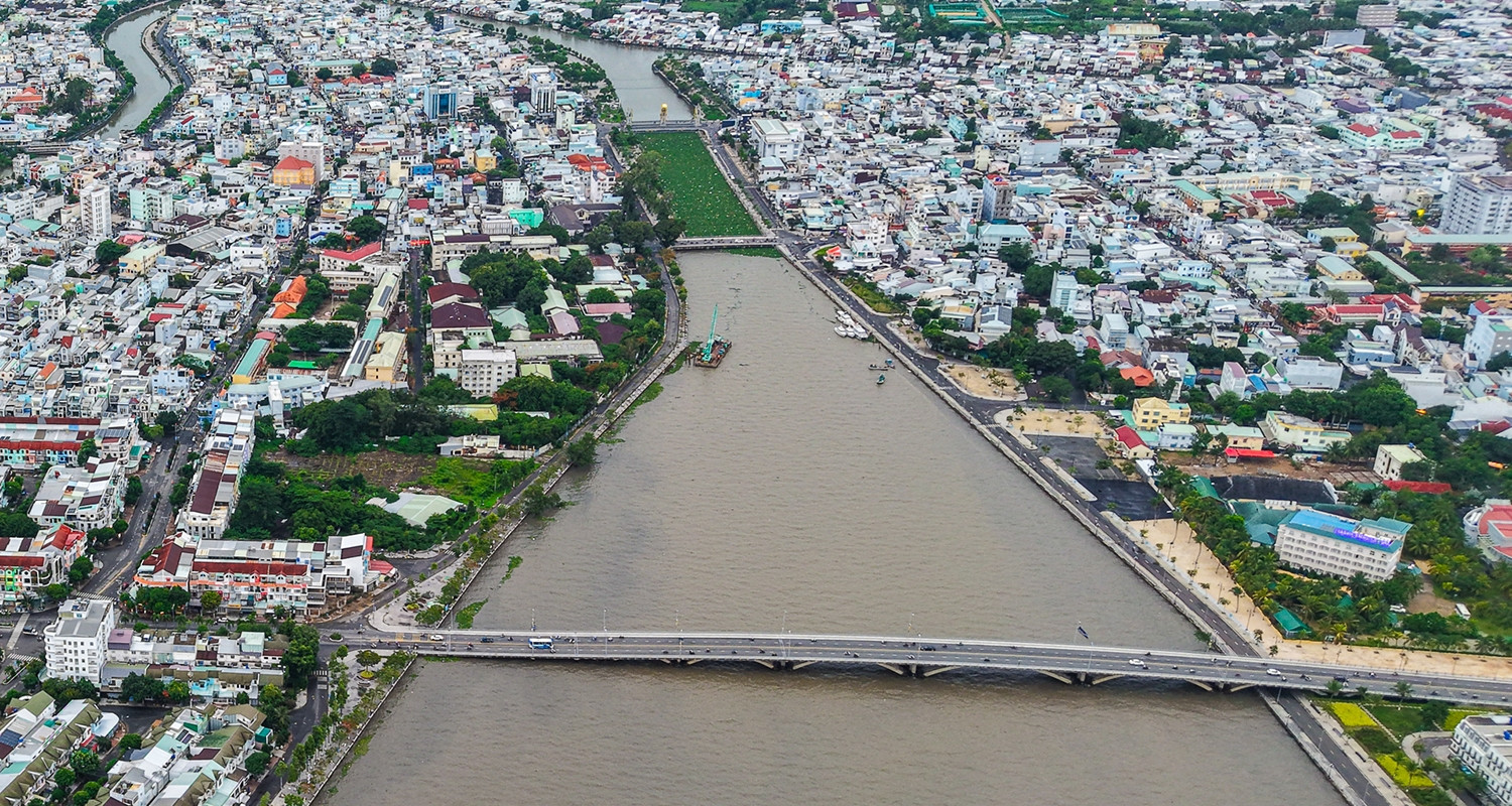 Cận cảnh 3 cây cầu cách nhau vài trăm mét ở phường đông dân nhất cả nước