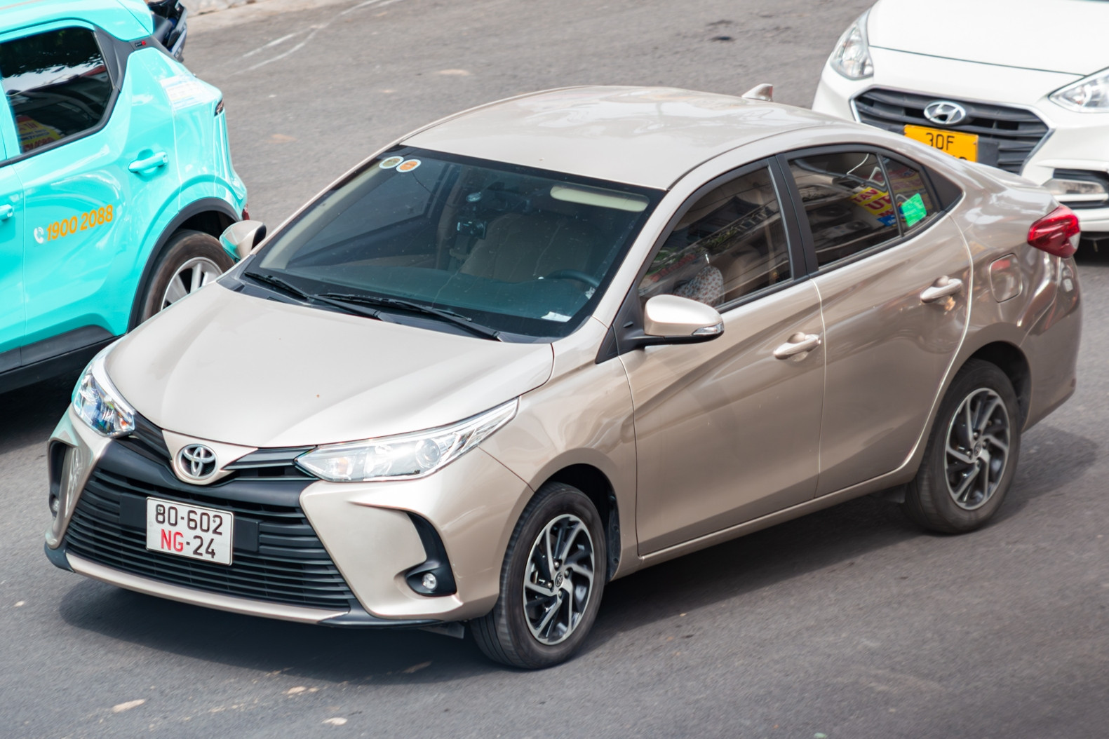 Chiếc xe biển ngoại giao sang trọng nhưng giá chỉ 300 triệu gây sốt mạng xã hội