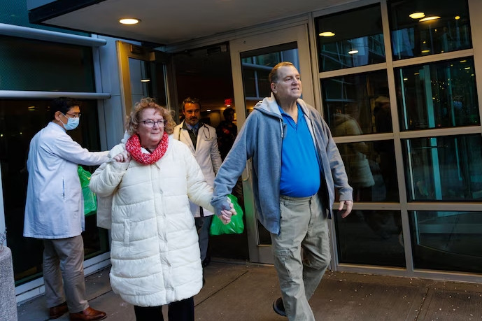 Cuộc sống của người đàn ông 8 tháng sống với thận lợn, lập kỷ lục thế giới