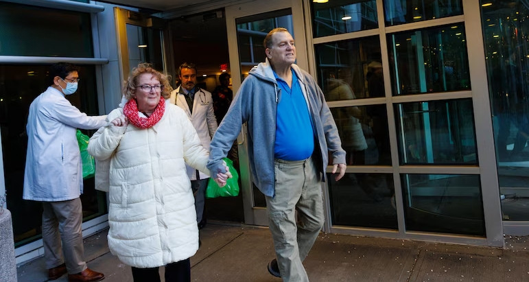 Cuộc sống của người đàn ông 8 tháng sống với thận lợn, lập kỷ lục thế giới