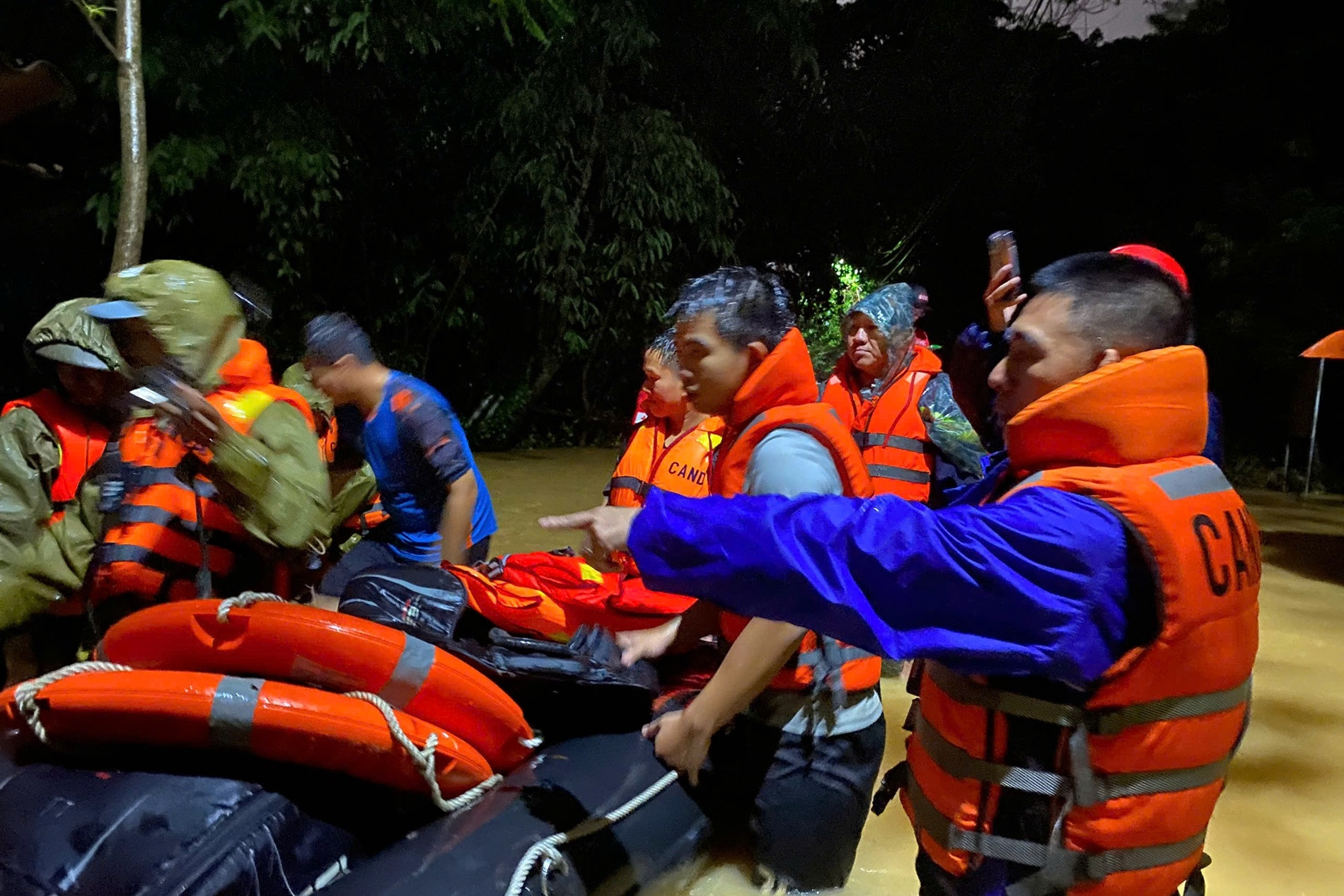 Đã tìm thấy thi thể người phụ nữ bị nước lũ cuốn mất tích ở TP Huế