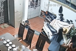 Hà Nội: Người đàn ông tố bị hàng xóm phá cửa, xông vào đánh vợ giữa đêm