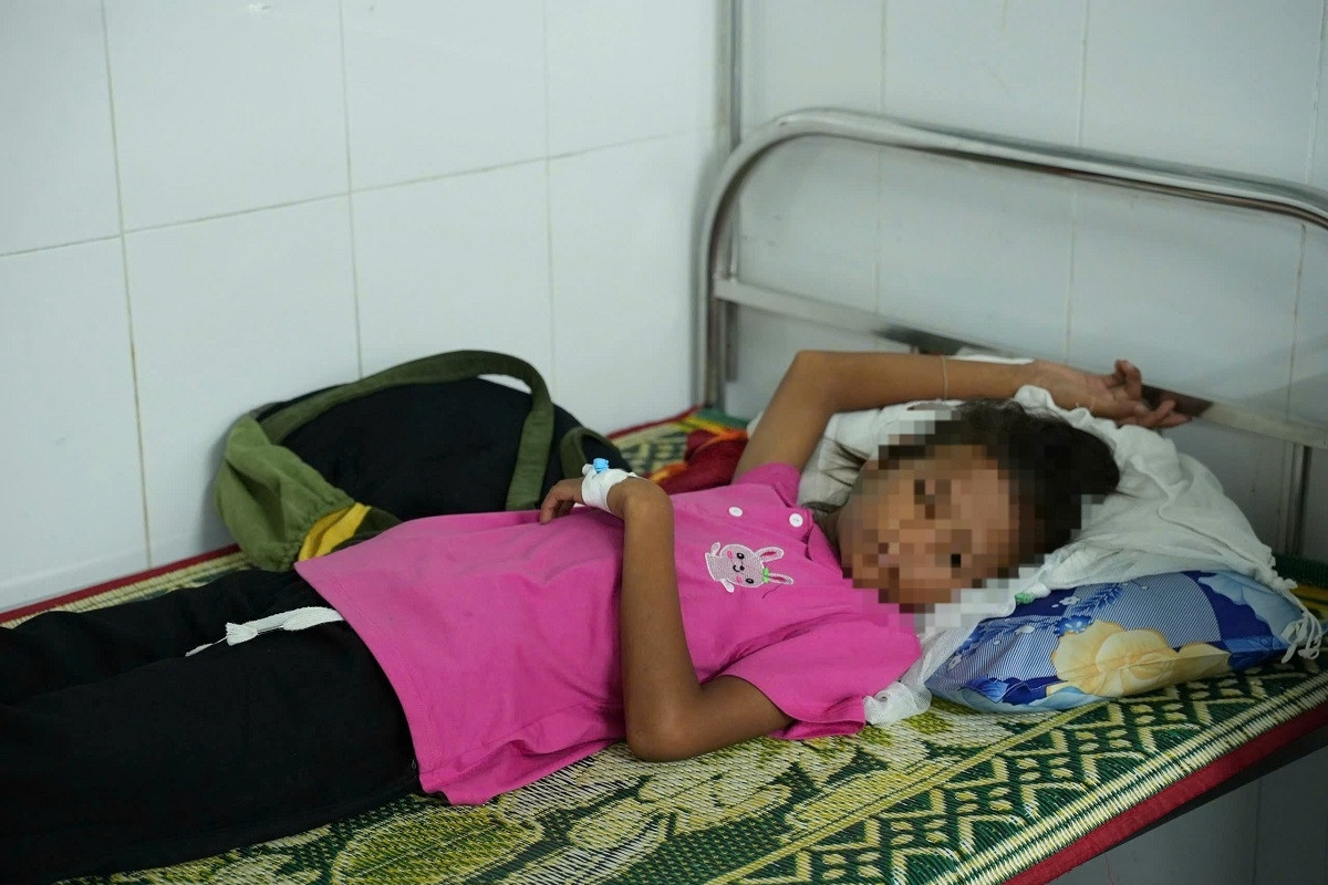 Hiệu trưởng nói gì về thông tin hiệu phó cấm đưa học sinh bị ngộ độc đi viện?