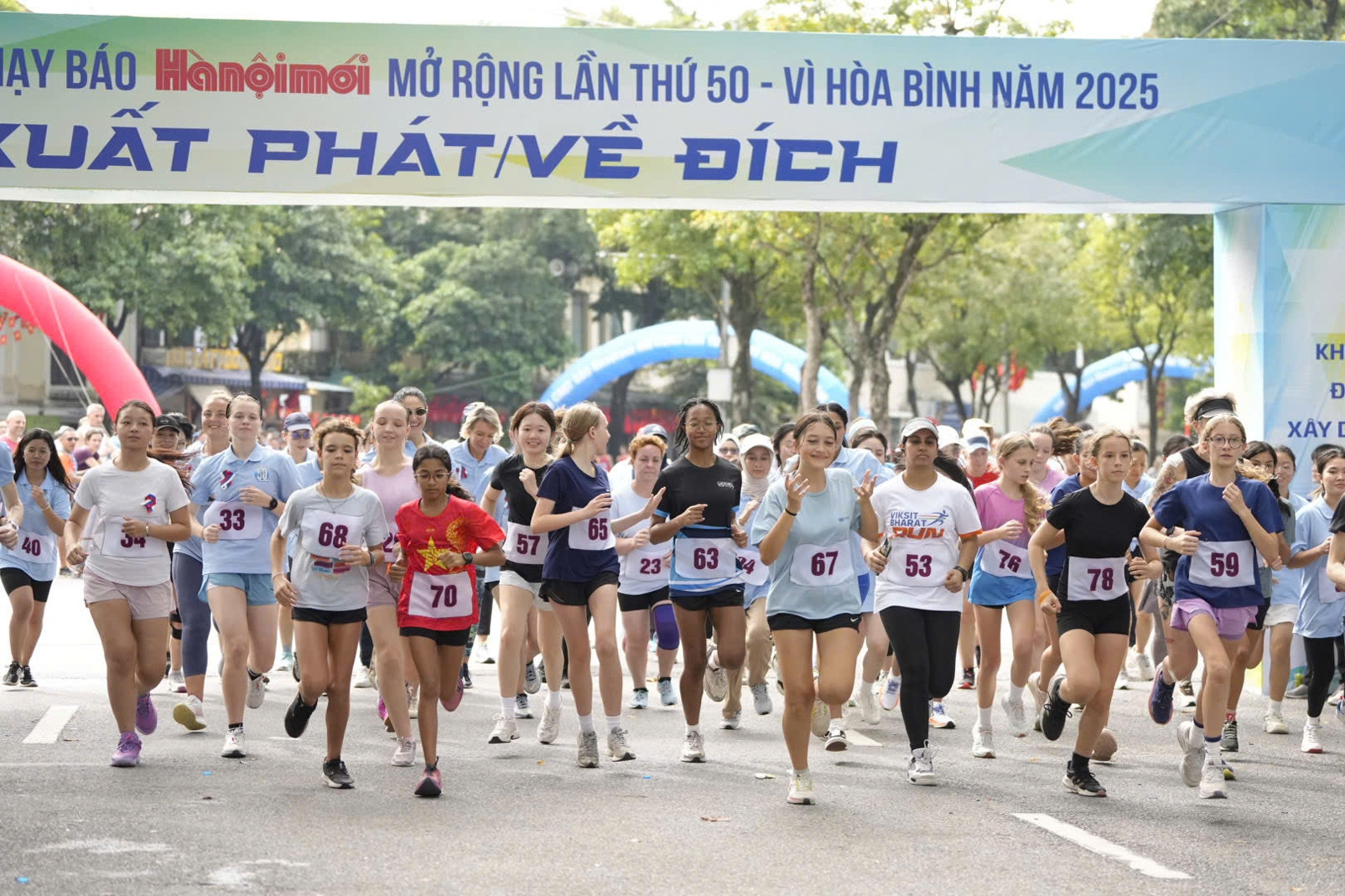 Hơn 3.000 VĐV thi chung kết giải chạy quanh hồ Hoàn Kiếm