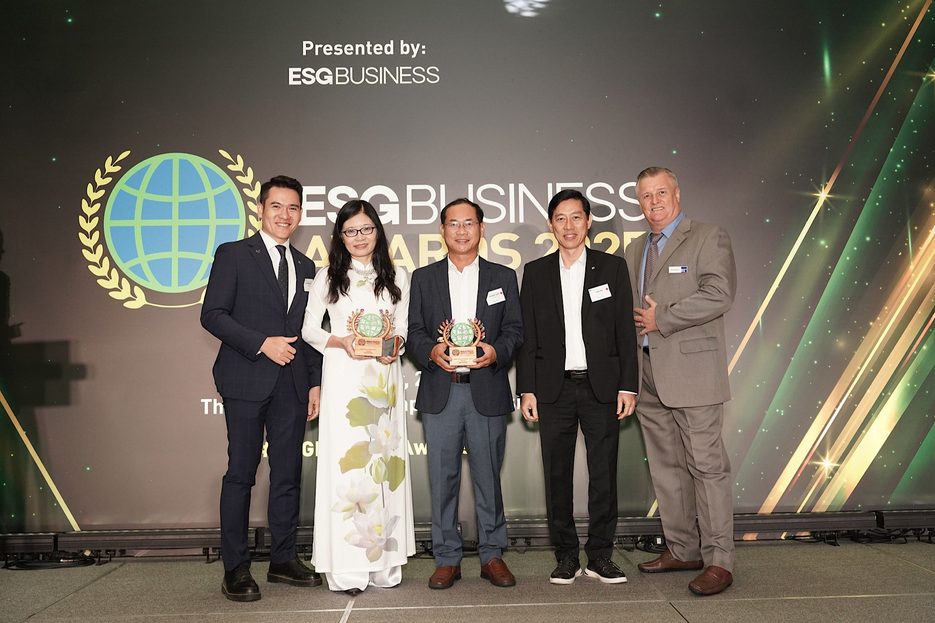 VinUni giành ‘chiến thắng kép’ tại ESG Business Awards 2025