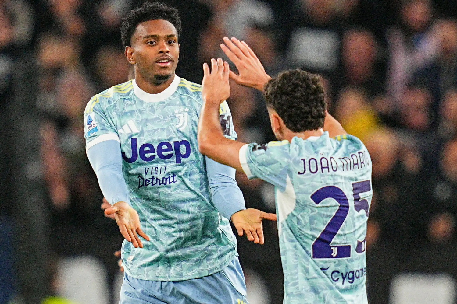 Juventus chật vật hòa Atalanta, lỡ ngôi đầu Serie A