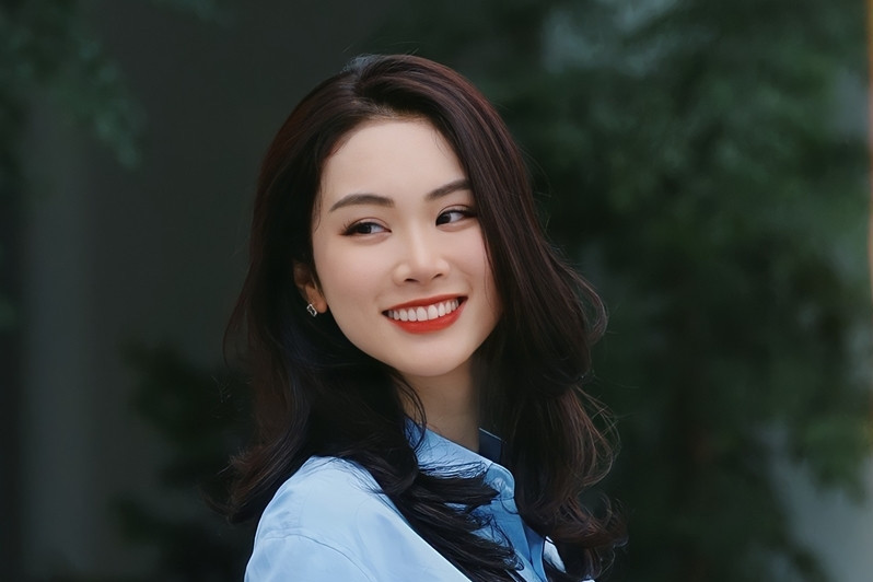 MC từng lọt top 5 hoa hậu, nói tiếng Anh như gió trên VTV là ai?