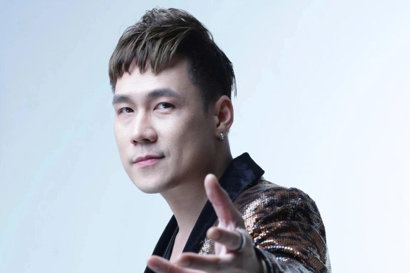 Ồn ào MV quảng cáo cá độ, Khánh Phương nói gì sau buổi làm việc với công an?