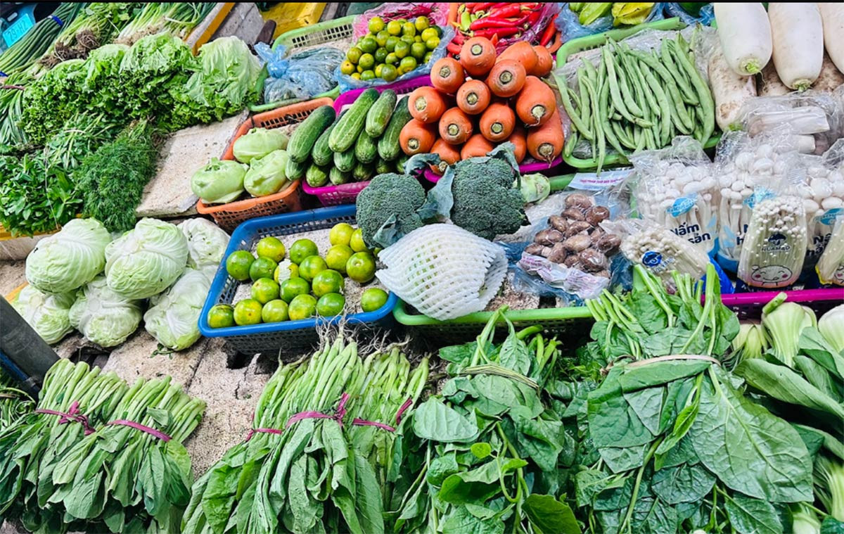 Nóng vấn nạn rau bẩn; loại bánh trung thu mới nổi ở Hà Nội 'lên cơn sốt'