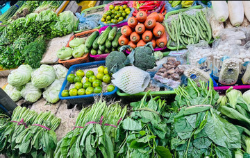 Nóng vấn nạn rau bẩn; loại bánh trung thu mới nổi ở Hà Nội 'lên cơn sốt'