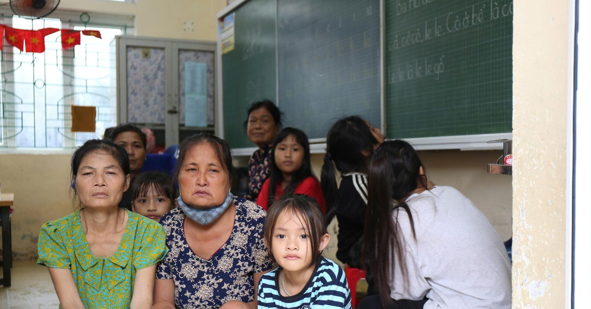 Dắt díu đi tránh bão Bualoi, người xứ Nghệ than: &amp;apos;Một tháng chạy bão đến 2 lần&amp;apos;