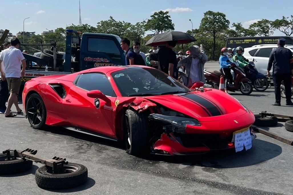 Siêu xe Ferrari 488 Pista tái xuất sau 3 năm gây tai nạn chết người ở Hà Nội