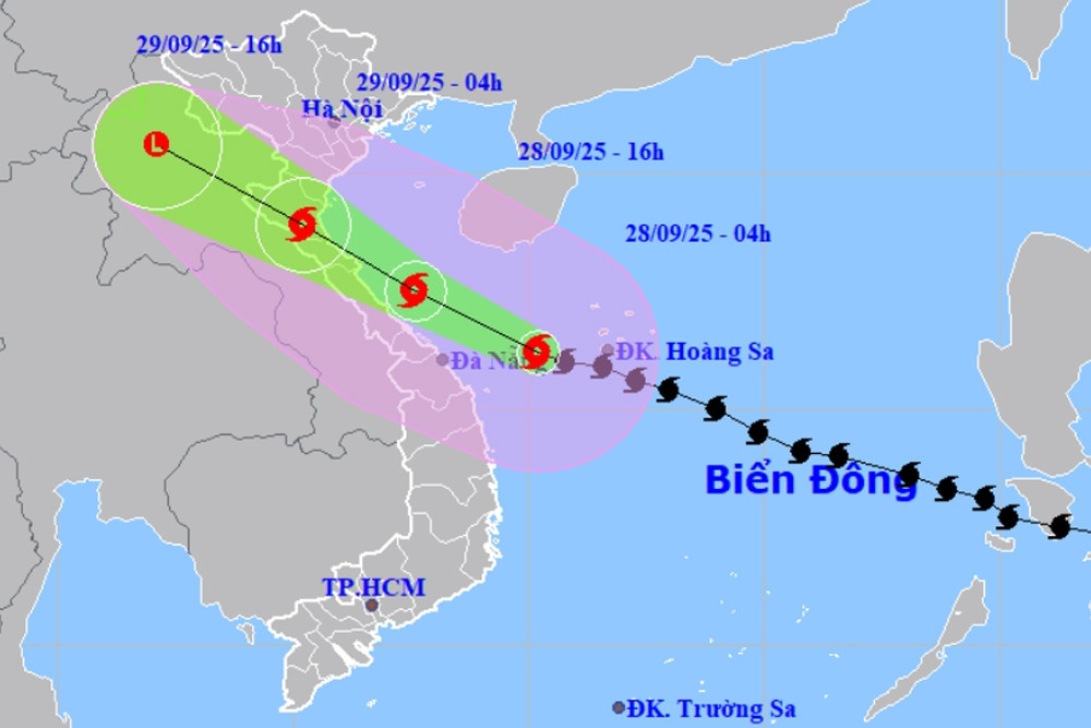 Thủ tướng: Thành lập Ban chỉ đạo tiền phương tại các tỉnh có tâm bão số 10 đi qua