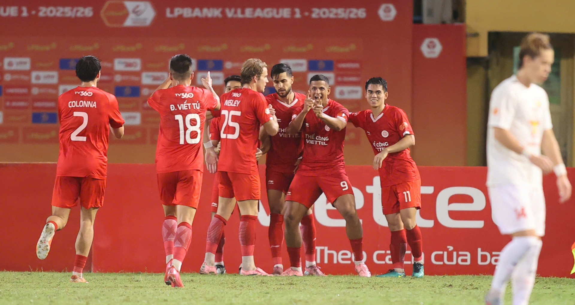 Ngoại binh tỏa sáng, Thể Công Viettel thắng đẹp Hà Tĩnh