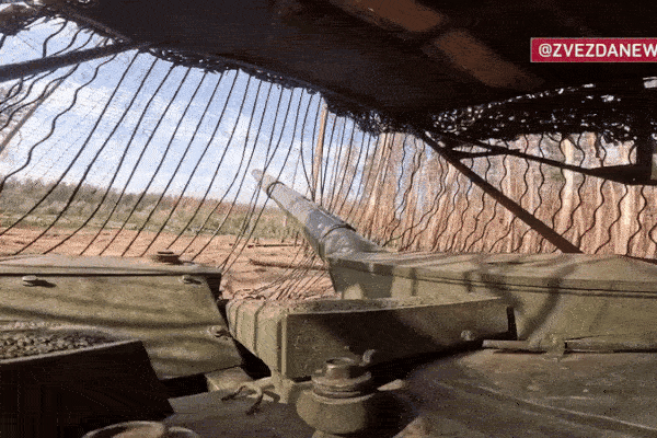 Video xe tăng T-90M của Nga san phẳng cứ điểm Ukraine ở Luhansk