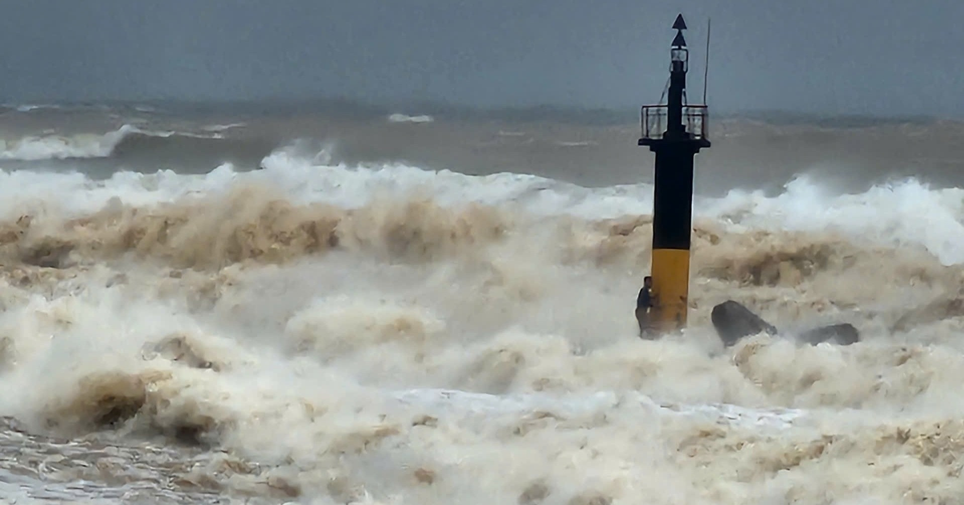 Vụ 2 tàu cá gặp nạn khi vào tránh bão số 10: Danh tính 9 người được cứu vào bờ