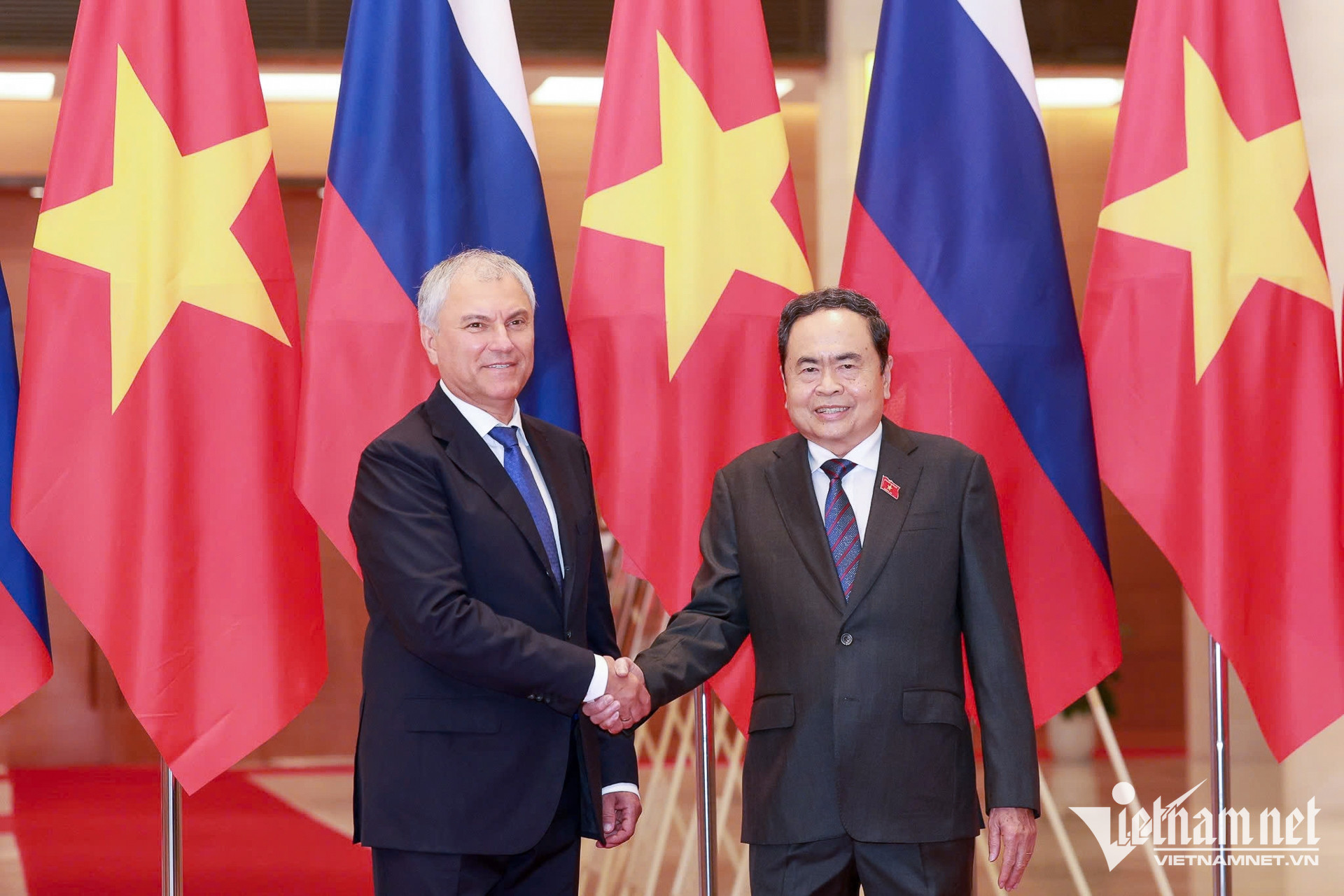 W-Vyacheslav Volodin ។ Tran Thanh Man 3.jpg