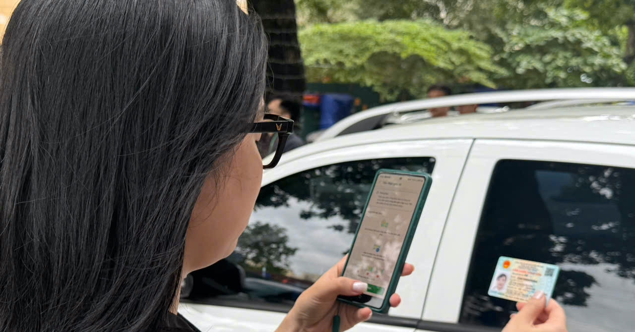 Từ 1/10, xe doanh nghiệp không chuyển đổi tài khoản giao thông vẫn qua trạm thu phí?