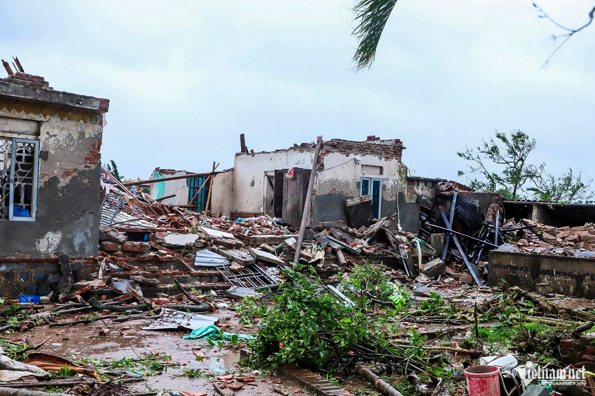 Bản tin trưa 29/9: 6 người tử vong sau trận giông lốc kinh hoàng ở Ninh Bình