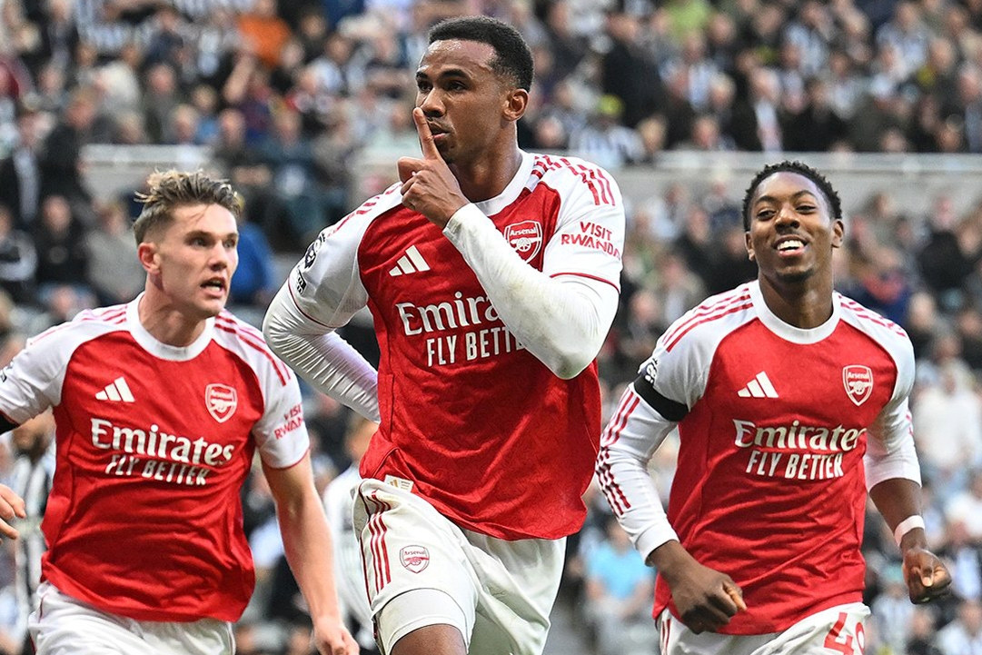 Arsenal ngược dòng nghẹt thở đánh bại Newcastle