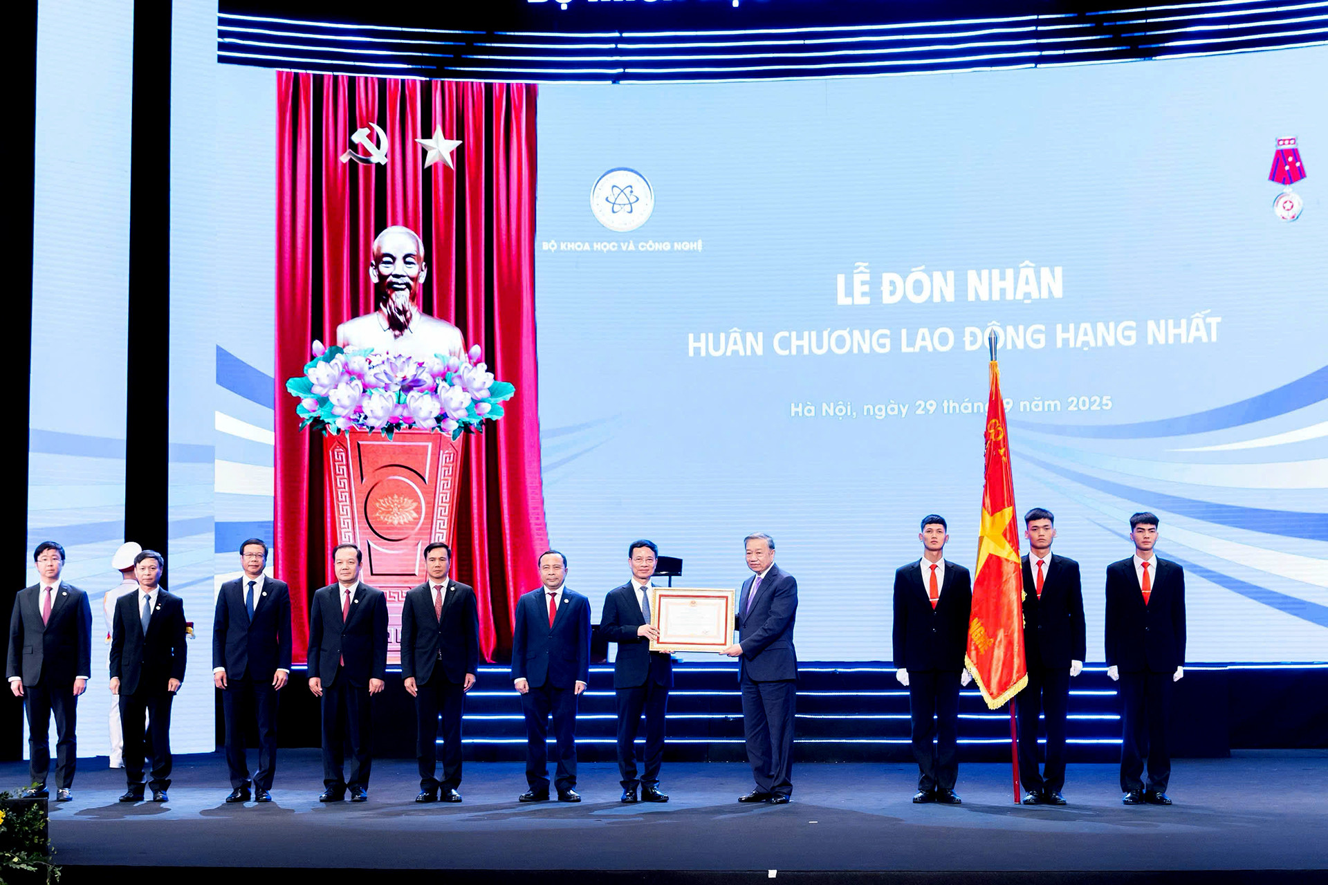 Tổng Bí thư: KH&CN là con đường sống còn để phát triển nhanh và bền vững