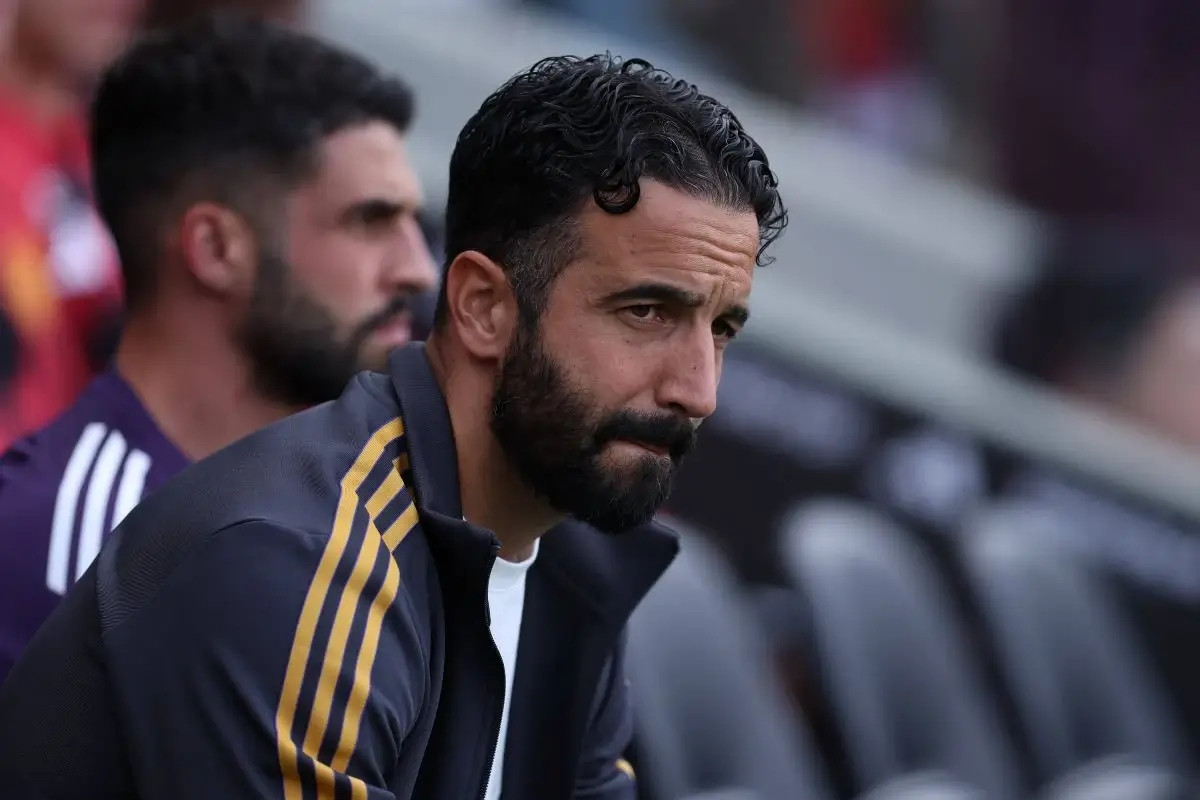 MU không khí tệ hại đáng báo động, Ruben Amorim tự cô lập