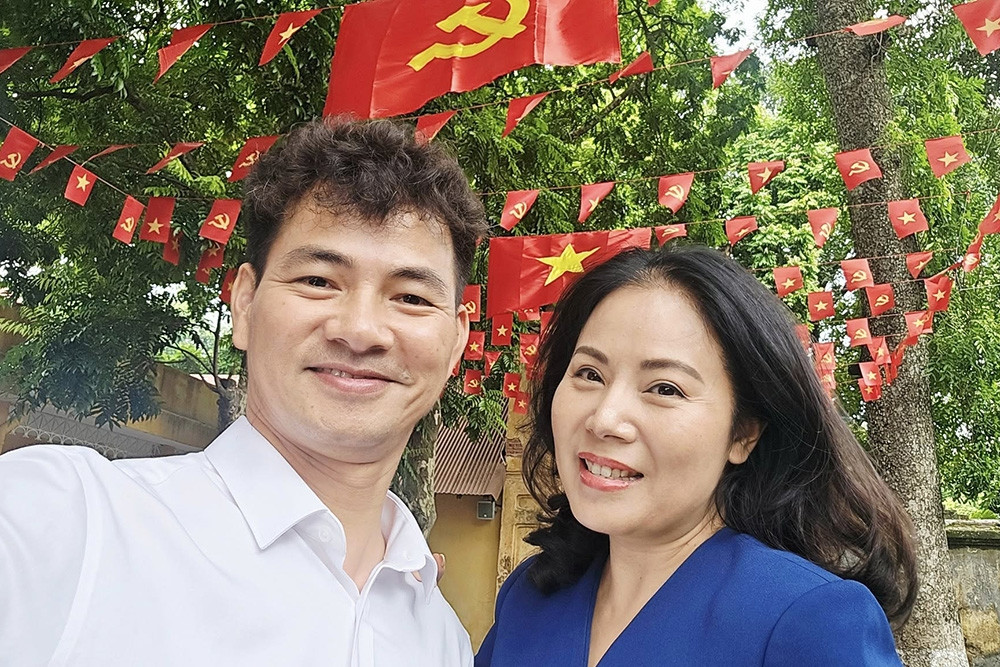 Cục trưởng Xuân Bắc hội ngộ 'vợ ba' Hồng trong 'Sóng ở đáy sông' sau 25 năm