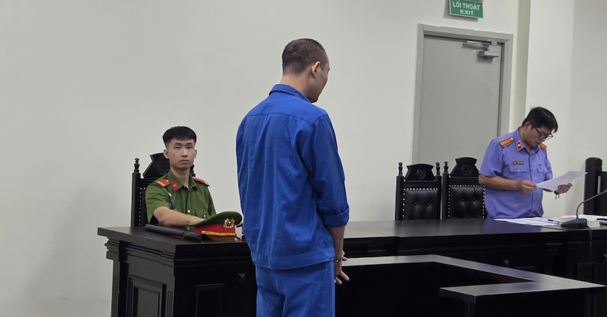 Ghen tuông sau khi đọc trộm tin nhắn, người chồng đâm vợ liên tiếp rồi tự sát