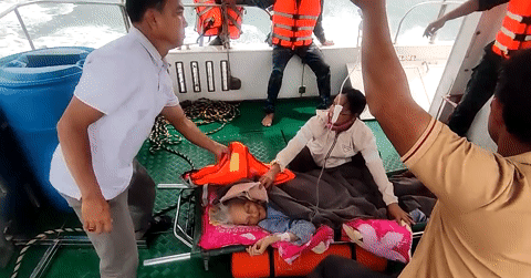 Hai người dân nguy kịch trên đảo Cù Lao Chàm