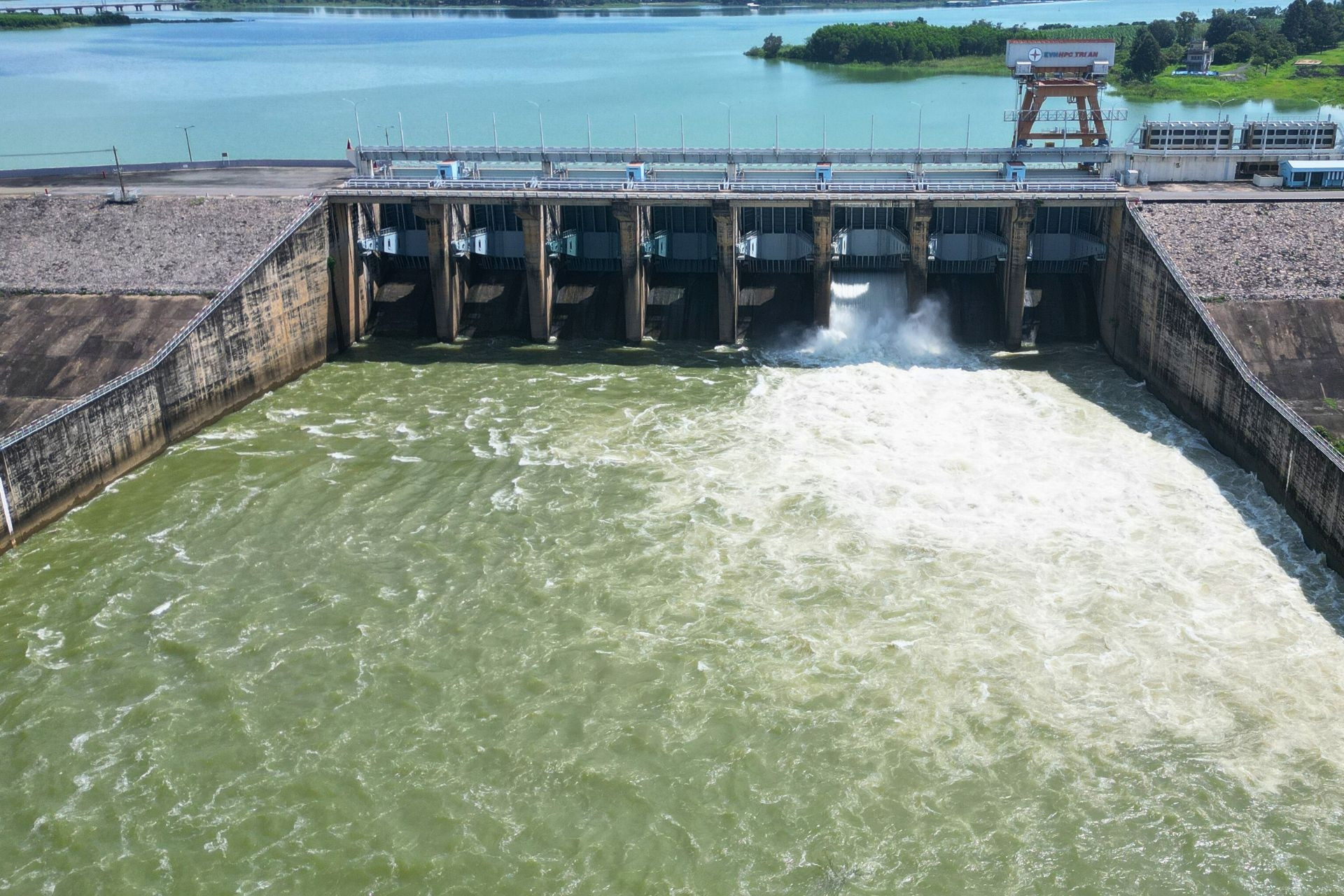 Hồ thủy điện lớn nhất miền Nam chuẩn bị xả lũ