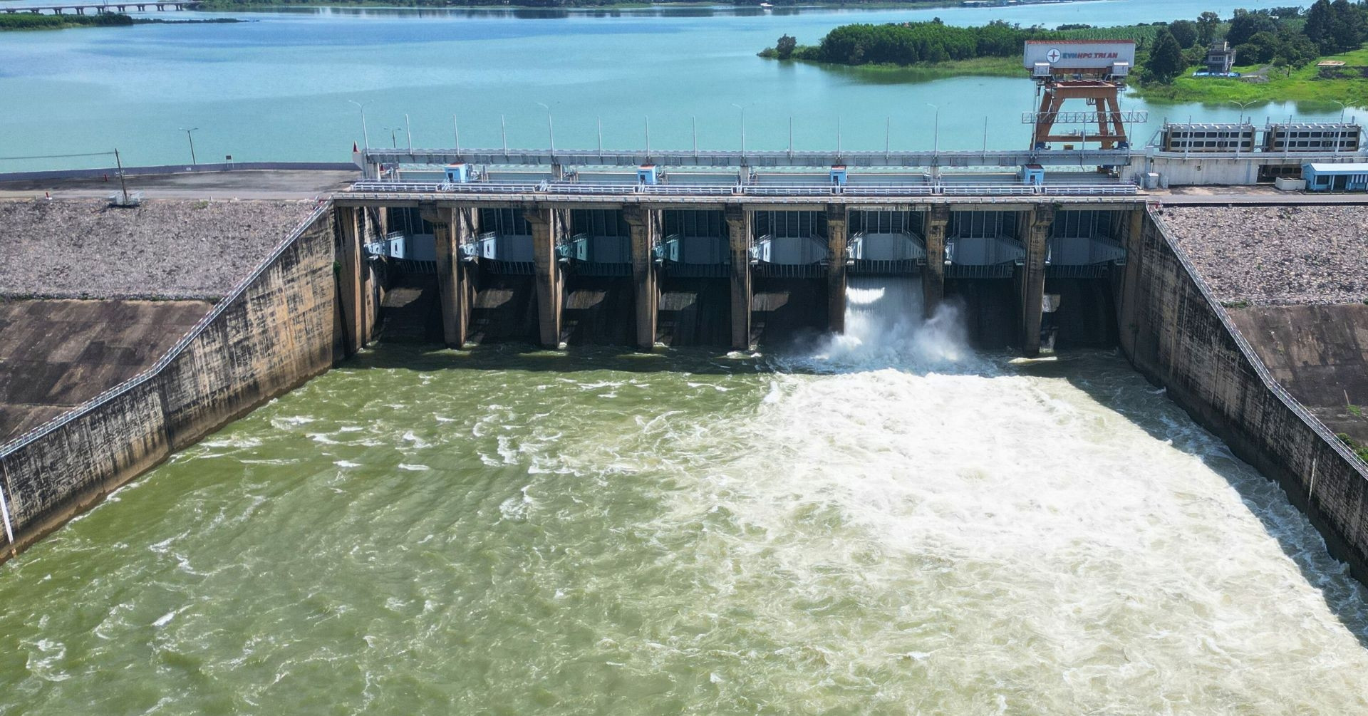 Hồ thủy điện lớn nhất miền Nam chuẩn bị xả lũ